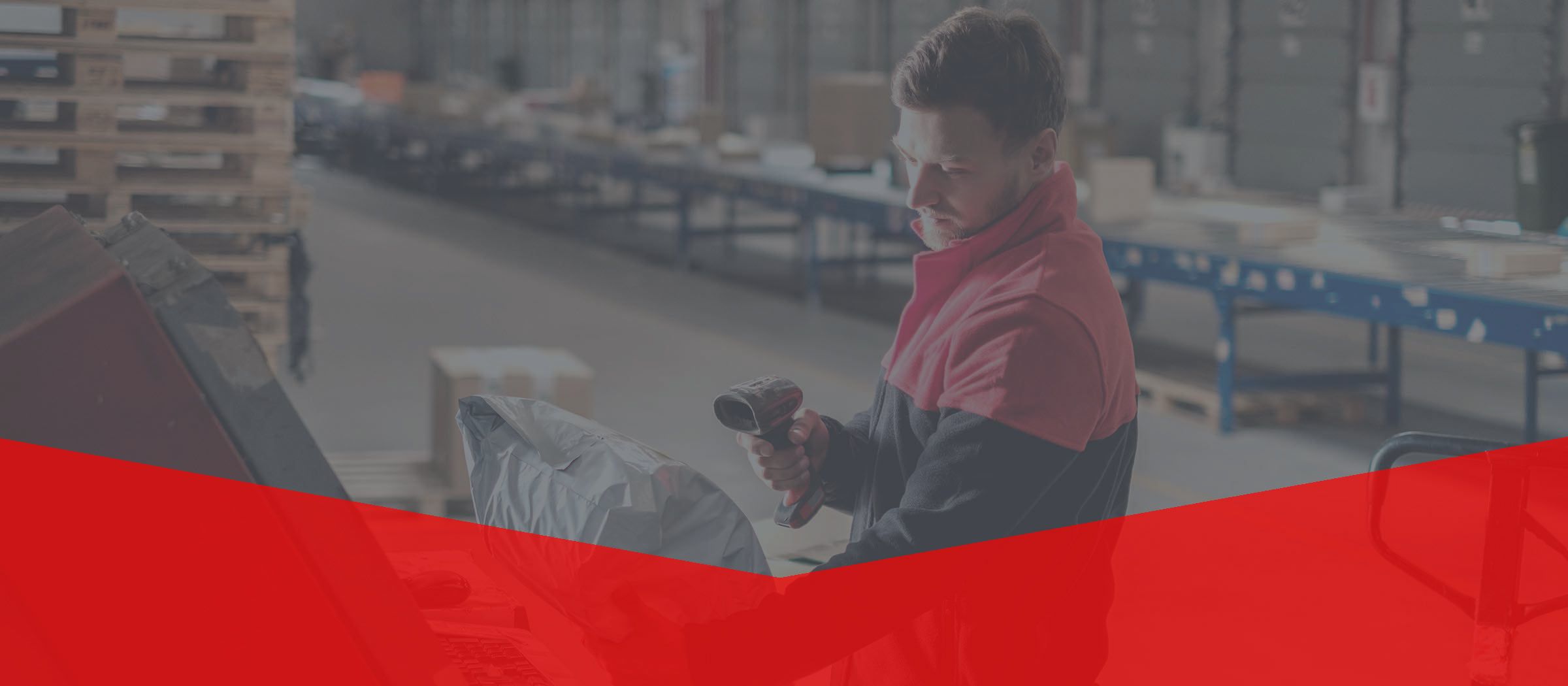 Mitarbeiter in Lagerhalle